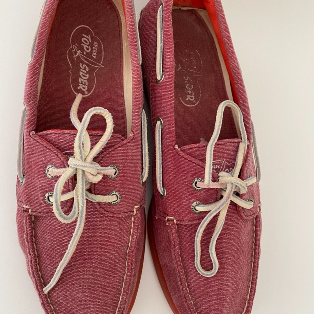 Sperry red boat sider